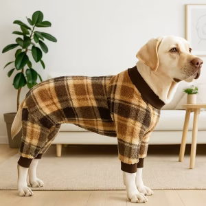 Alternative view of Teplé Kostkované Pyžamo pro Velké Psy – Měkký Celoroční Overal